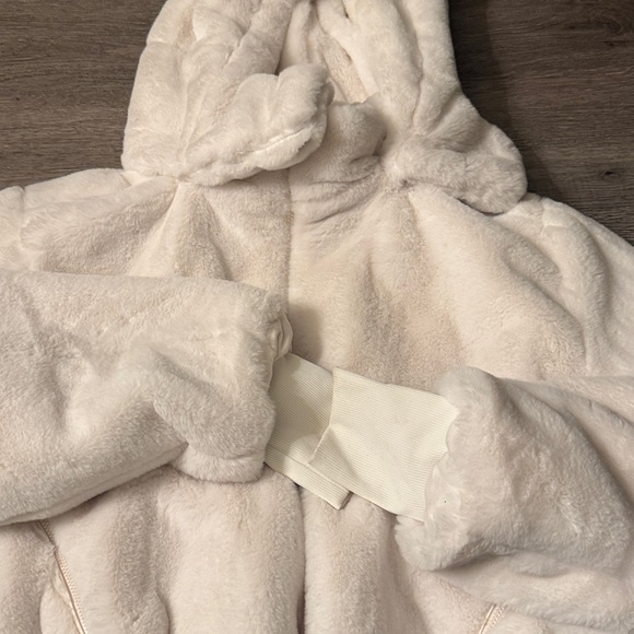 LIKE NEW ALO Faux Fur Foxy Jacket, Ivory, size M - Picture 7 of 11